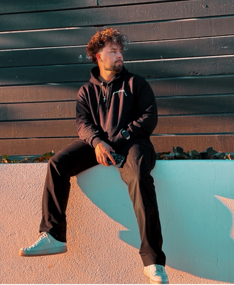 Derek Roes Drops New Single “MONSTER”