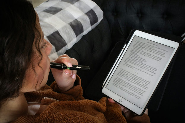 Digital Revolution E-Books as a Gateway to Knowledge (2)