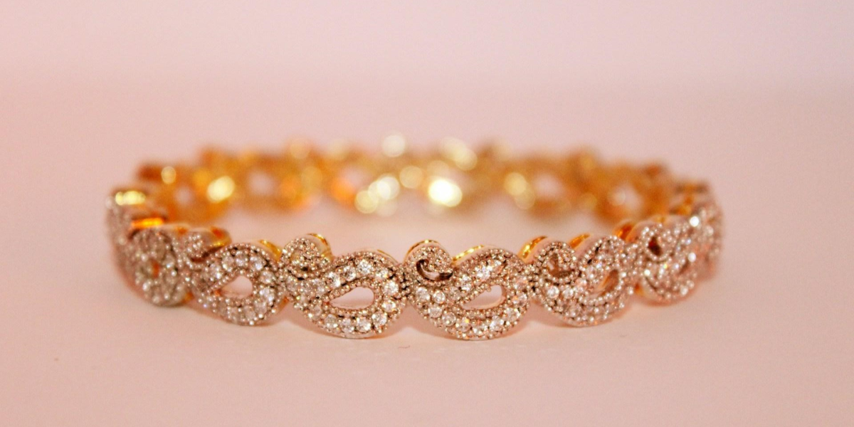 Mix and Match: Styling Gold Bracelets with Other Jewelry