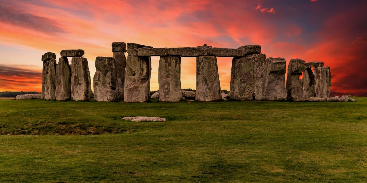 Iconic Sights of England: Stonehenge to Big Ben