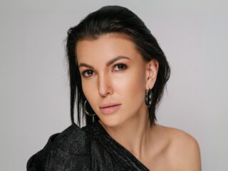 How Eyelash Extensions Can Help Simplify Beauty Routines for New Yorkers: Insights from Salon Founder Tatyana Davydov
