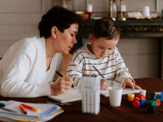How to Encourage Children and Seniors to Stay Hydrated Outdoors