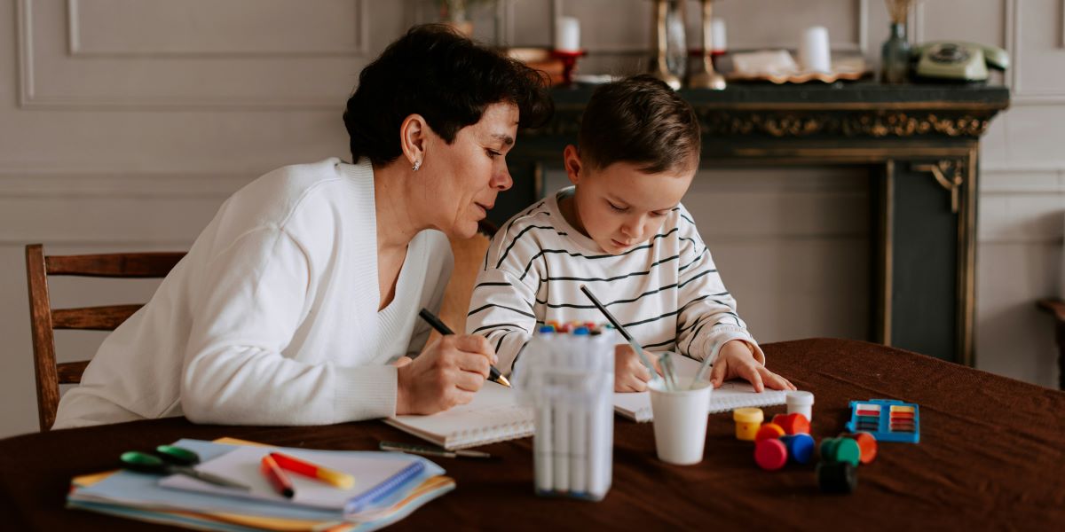 How to Encourage Children and Seniors to Stay Hydrated Outdoors