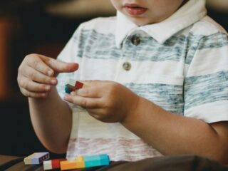 What to Consider When Choosing a Therapist for Autistic Children