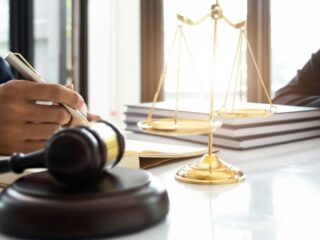 How Experienced Lawyers Fight for Victims of Head-On Collisions