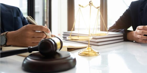 How Experienced Lawyers Fight for Victims of Head-On Collisions