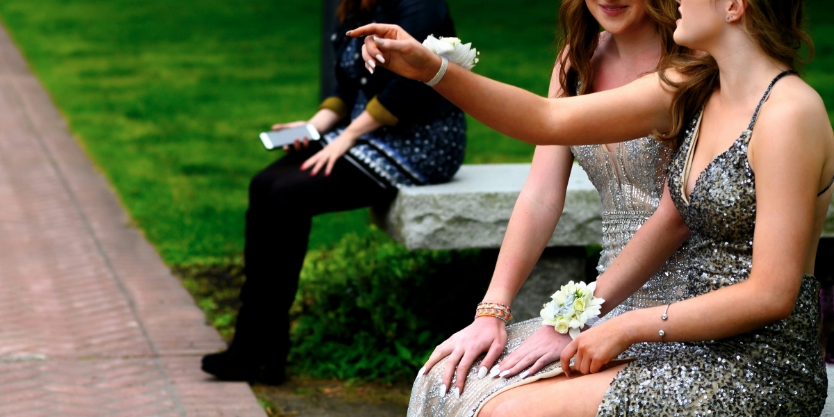 What Is the Typical Cost of a Prom Dress Trends, Budgets, and Smart Shopping Tips