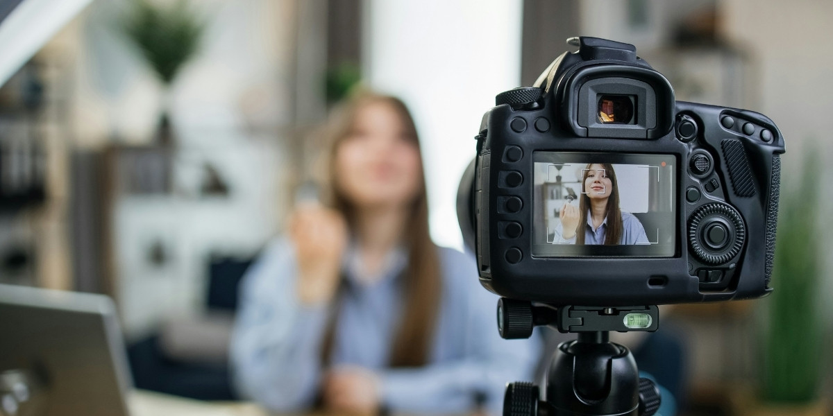 Stop Scrolling: How to Make Videos People Actually Watch (Microvlogging Tips)