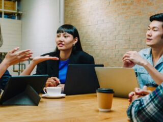 The Impact of Body Language in Sales Psychology