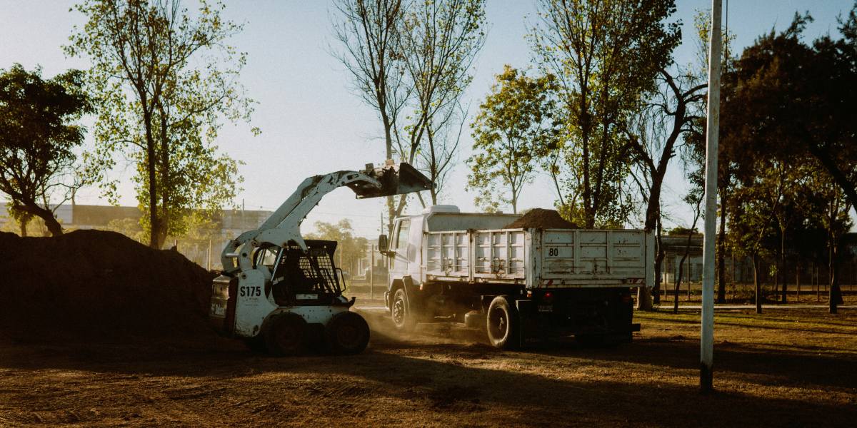 Typical Problems with Used Skid Steer Loaders – and Why Buying New Is Smarter