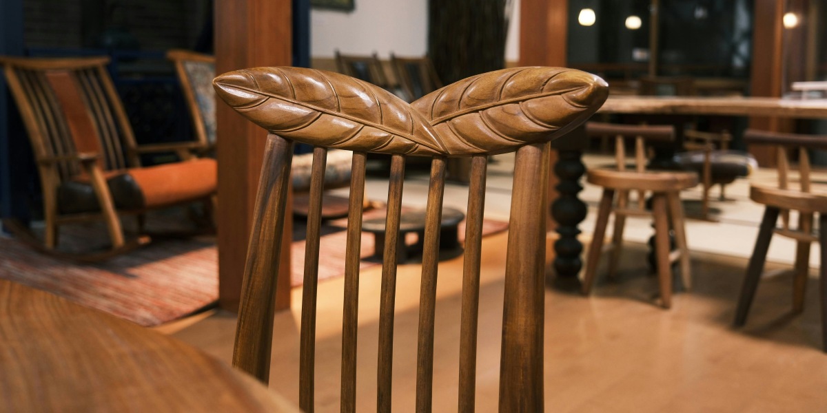 Enhancing Restaurant Design with Solid Wood and Veneer: Insights from Seating Masters