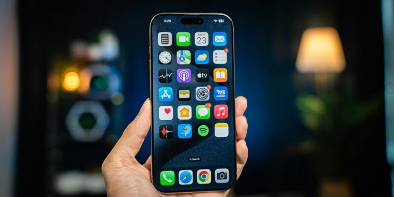 Apple Replaces AI Chief John Giannandrea with Amar Subramanya Amid AI Lag Concerns