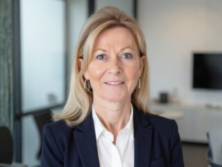 Linda Robertson's Guide to Medical Device Recruiting: Startups vs. Established Companies