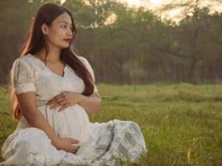 Daily Pregnancy Affirmations: How to Nurture Your Mindset Trimester by Trimester