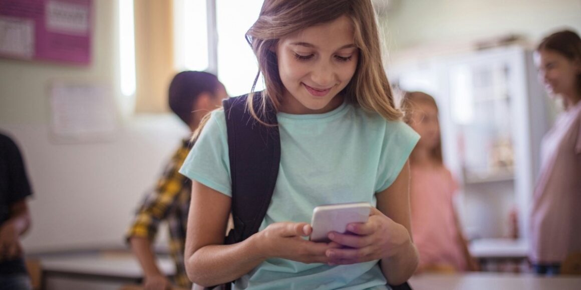 LAUSD Approves New Limits on Classroom Screen Use