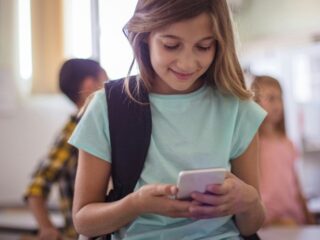 LAUSD Approves New Limits on Classroom Screen Use