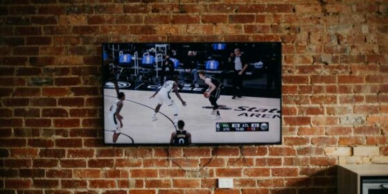 Lakers TV Deal Faces Uncertainty as Spectrum Rethinks SportsNet