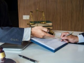 How Former Insurance Defense Attorneys Build Stronger Personal Injury Cases: How to Choose a Personal Injury Lawyer