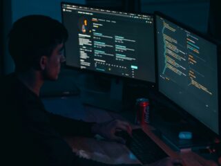Hiver Omni Turns AI from Ticket-Deflector to Problem-Solver
