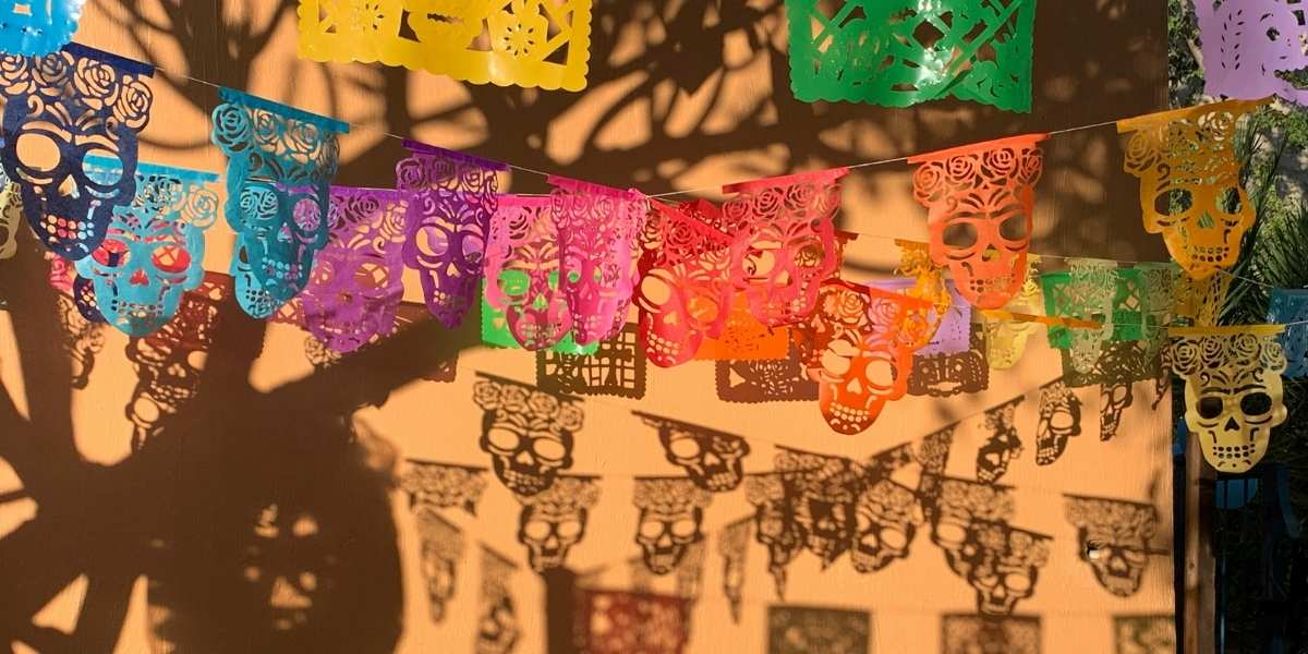 MacArthur Park Prepares Community Art for Día de los Muertos